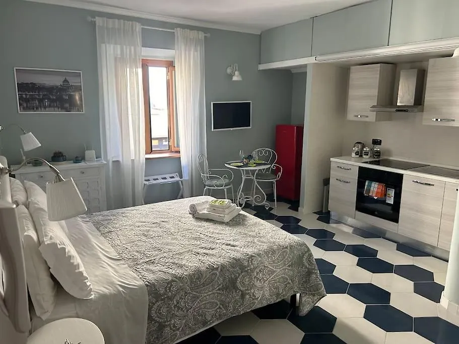 Апартаменты The Small Nest At Coliseum 1 Рим
